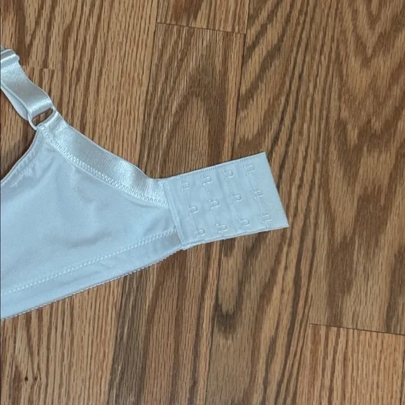 Mastectomy Bra, Jodee, Seamless Molded Camisole Bra, White, 42C - Picture 5 of 10